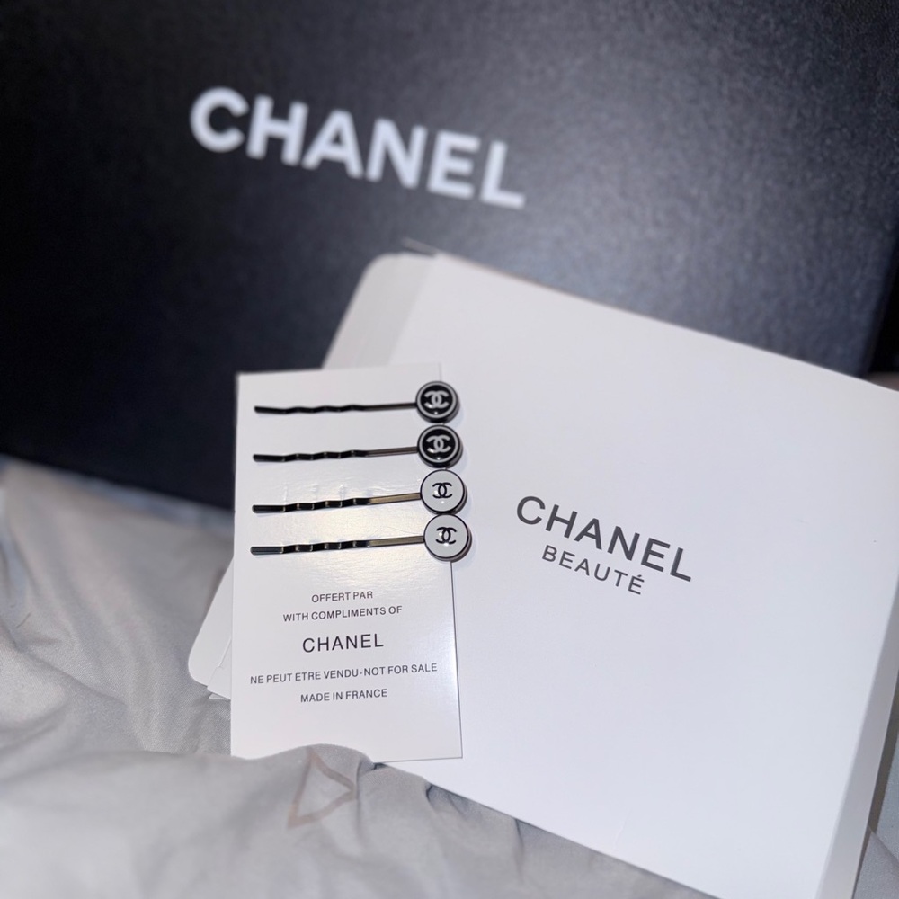 Chanel Monochrome Logo Hair Pins Set new with box - Picture 6 of 6